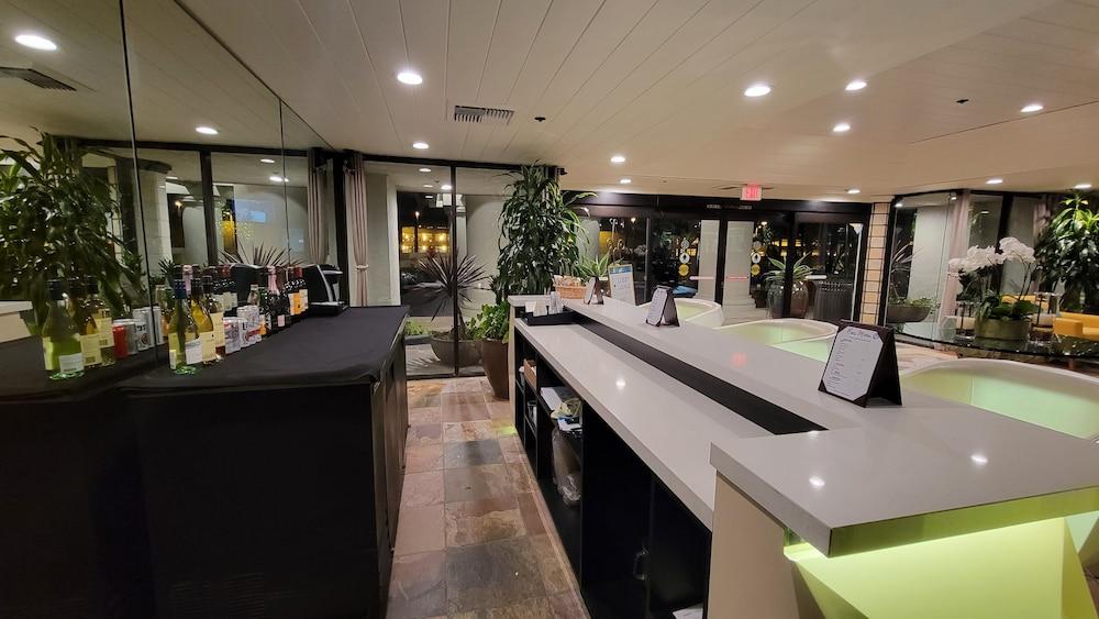 Atrium Hotel Orange County Ървайн Екстериор снимка