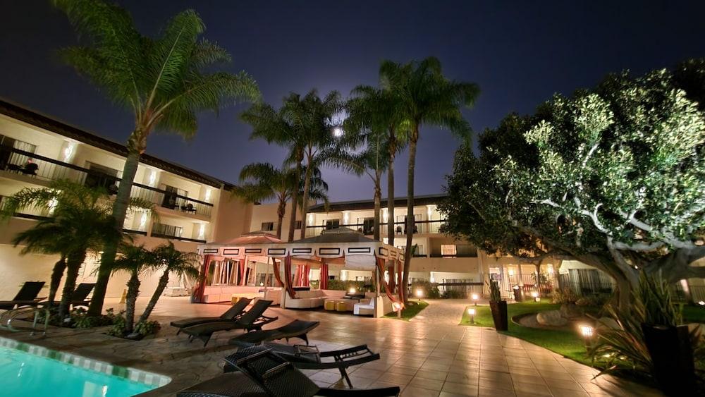 Atrium Hotel Orange County Ървайн Екстериор снимка