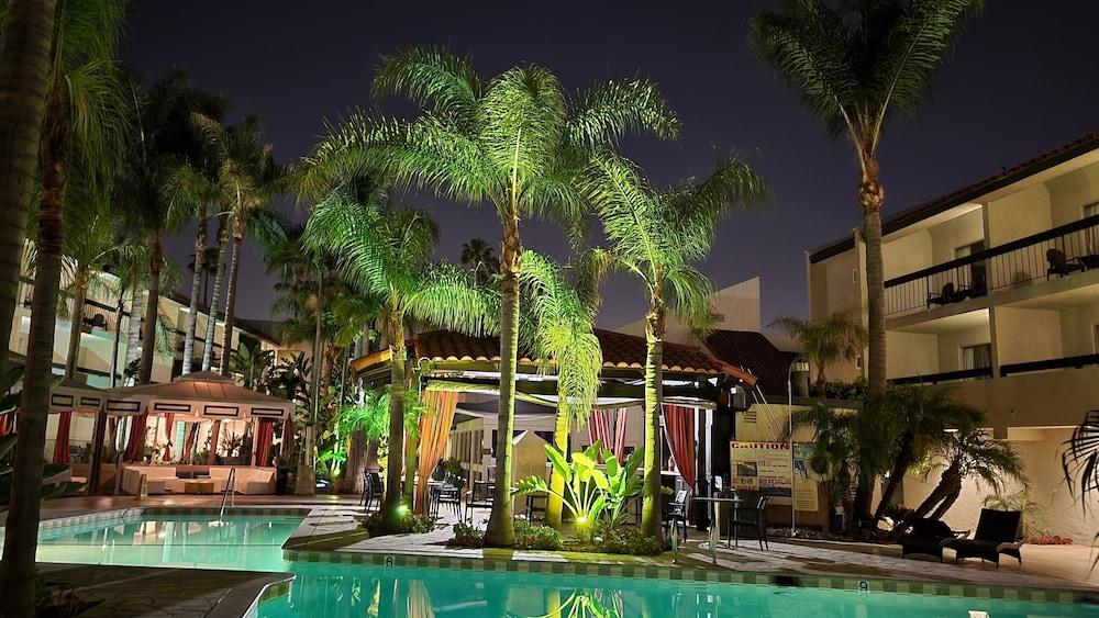 Atrium Hotel Orange County Ървайн Екстериор снимка