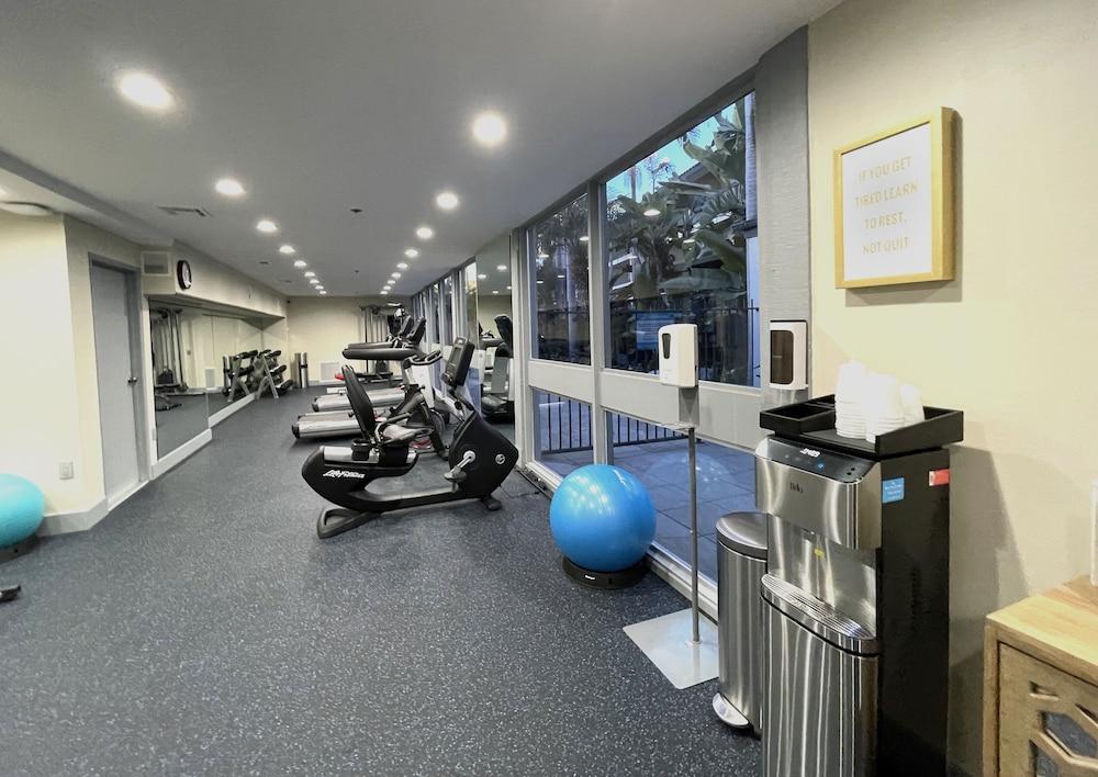 Atrium Hotel Orange County Ървайн Екстериор снимка