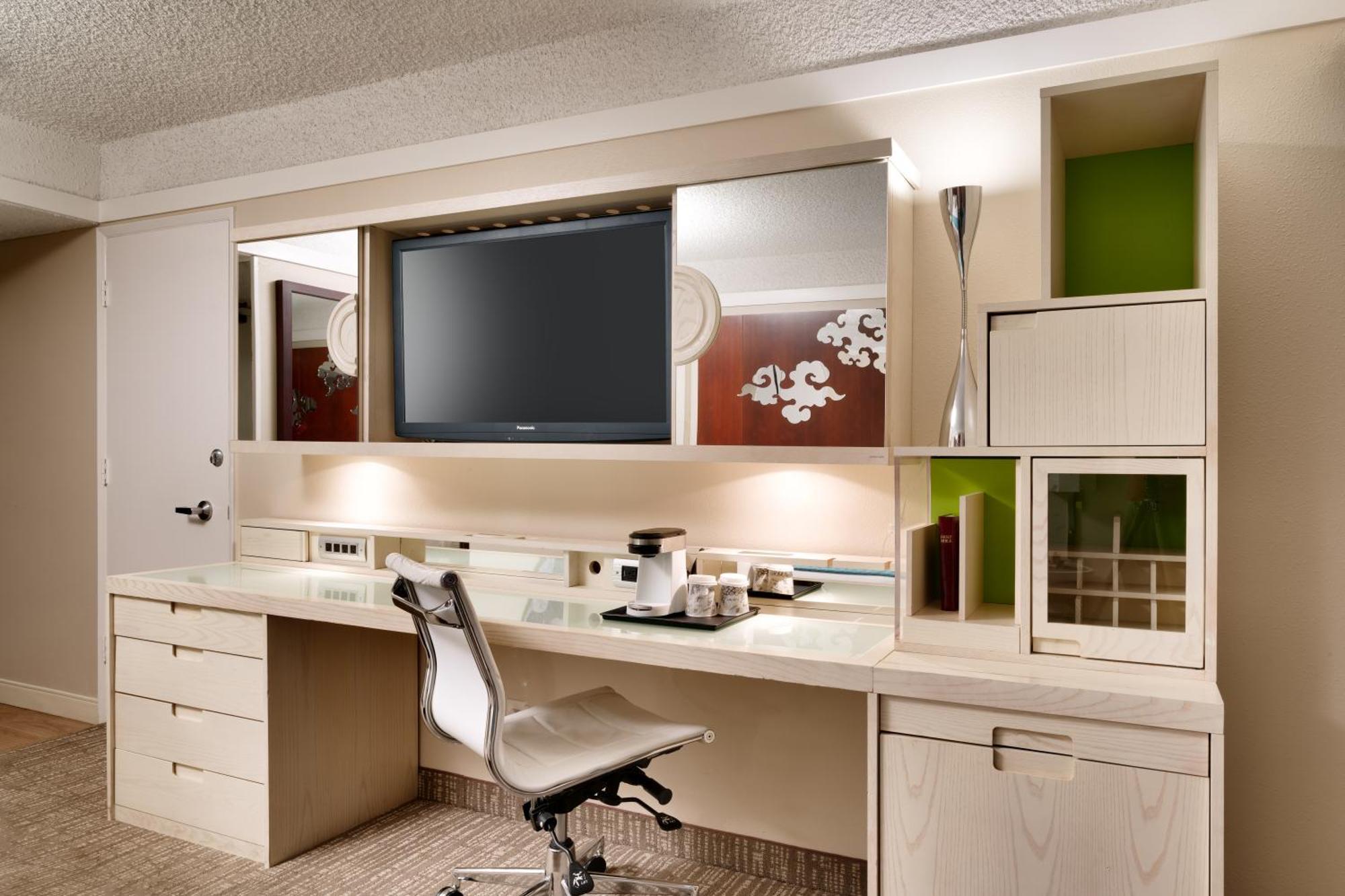 Atrium Hotel Orange County Ървайн Екстериор снимка