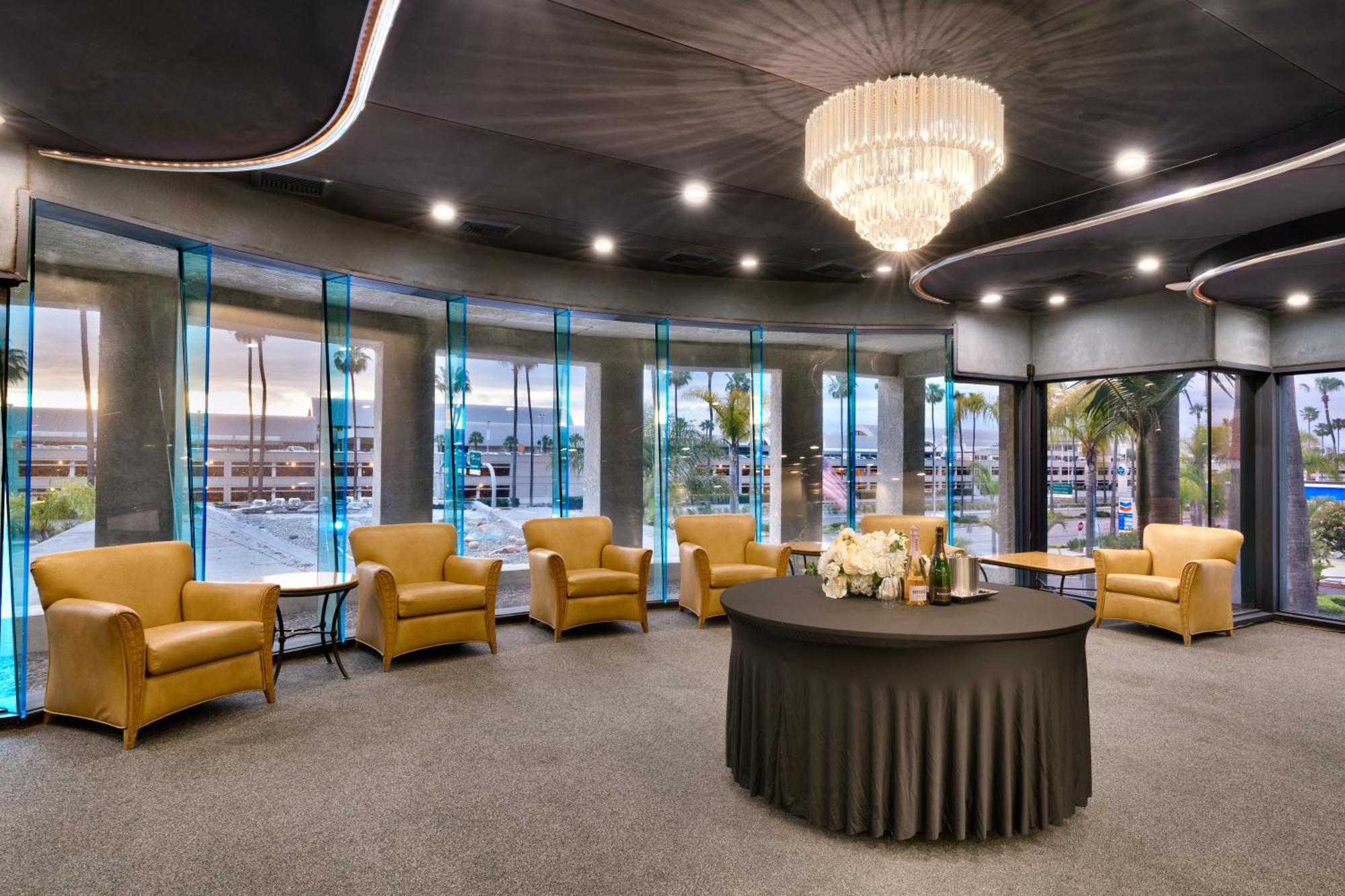 Atrium Hotel Orange County Ървайн Екстериор снимка