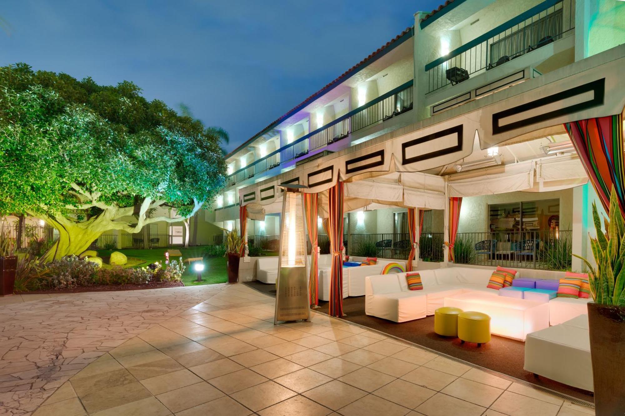 Atrium Hotel Orange County Ървайн Екстериор снимка